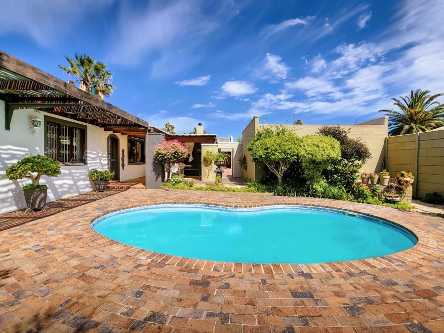 3 Bedroom Property for Sale in Waves Edge Western Cape